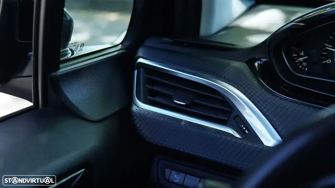 Peugeot 208 1.2 PureTech GT Line - 40
