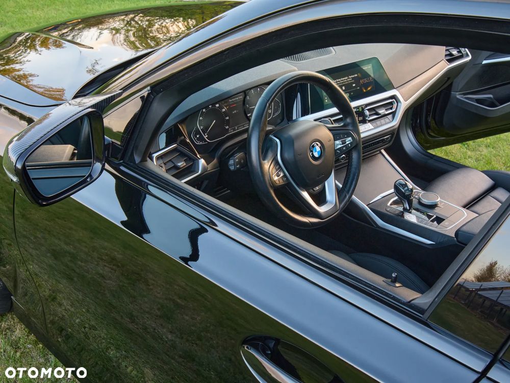 BMW Seria 3 330i xDrive Sport Line - 38
