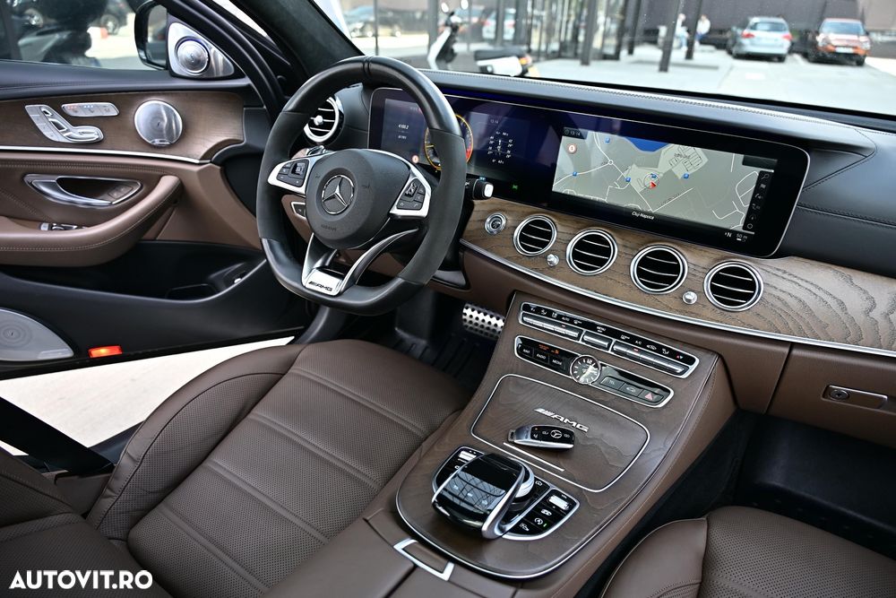 Mercedes-Benz E - 12