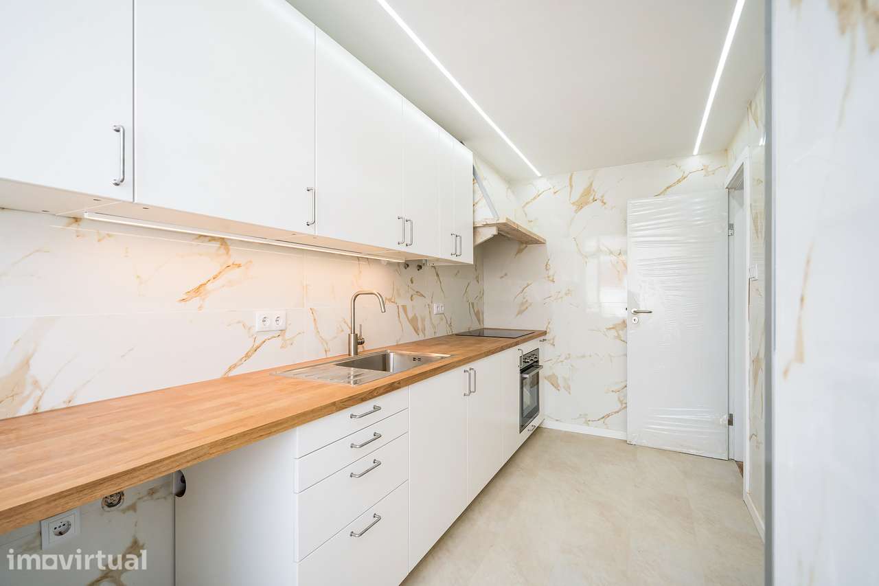 Apartamento T2, Amora - Grande imagem: 2/15