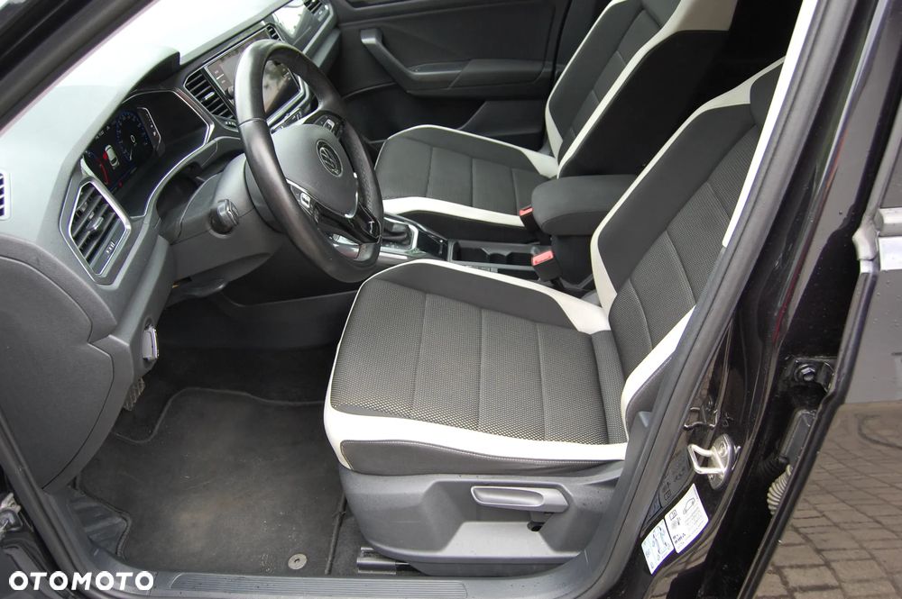 Volkswagen T-Roc - 23