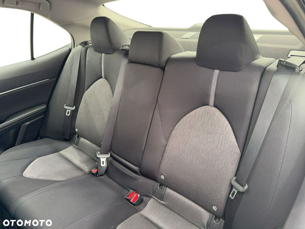 Toyota Camry - 12