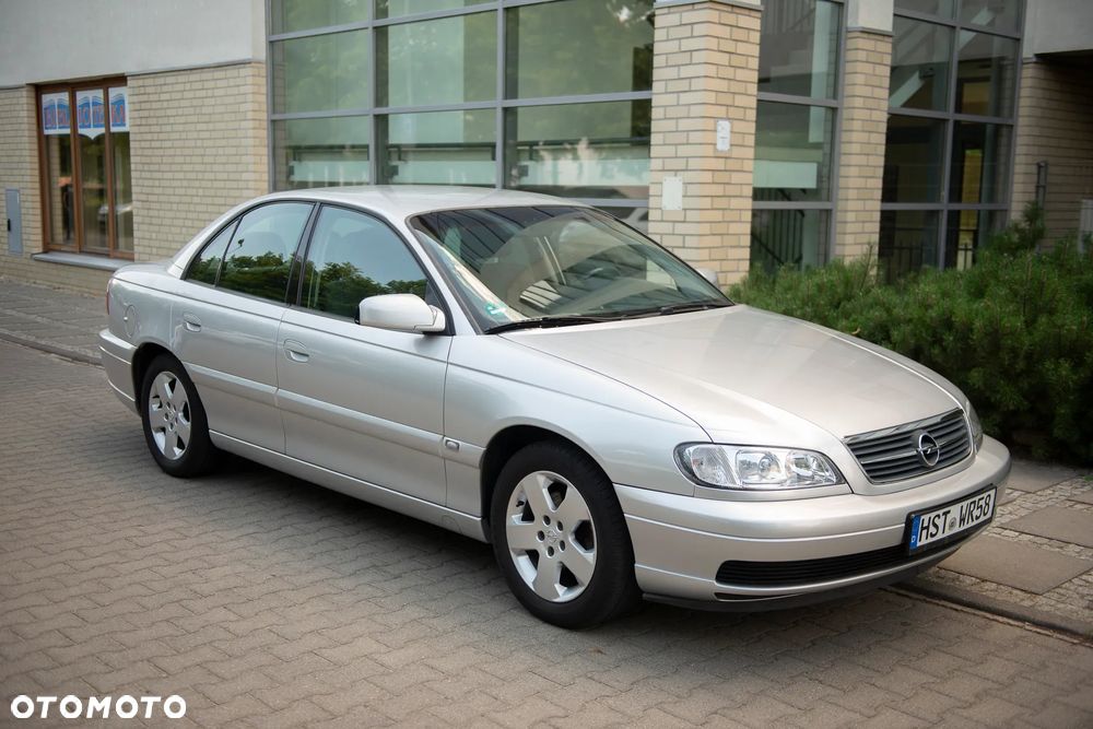 Opel Omega 2.2 Elegance - 2