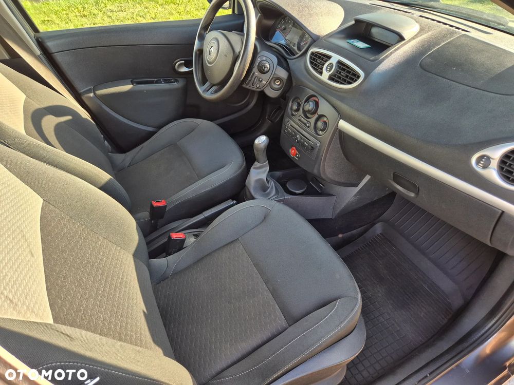 Renault Clio - 7
