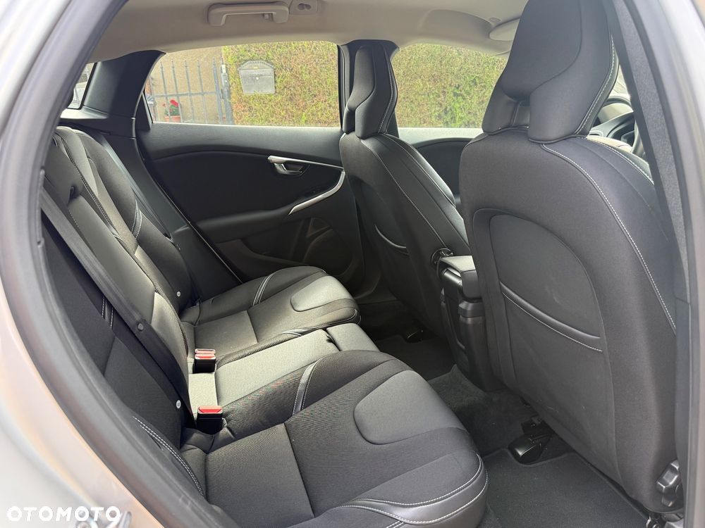 Volvo V40 T2 Drive-E Momentum - 9