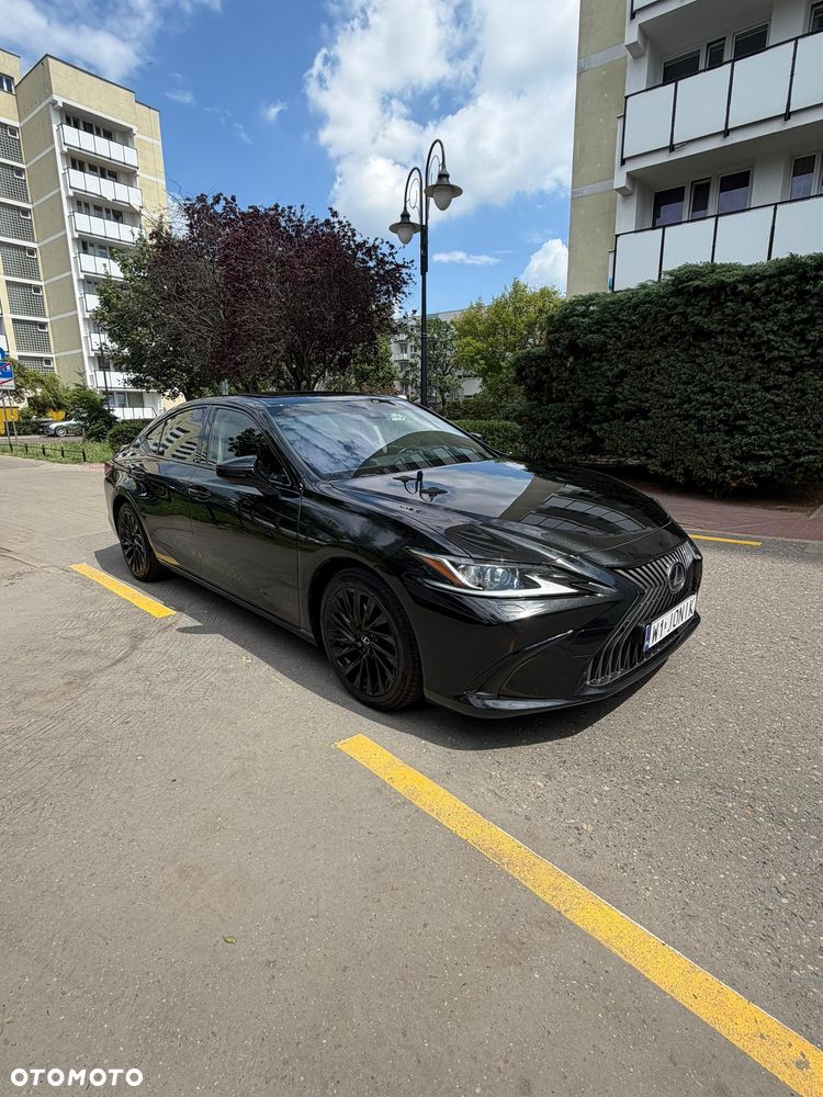 Lexus ES 300h Business Edition - 1