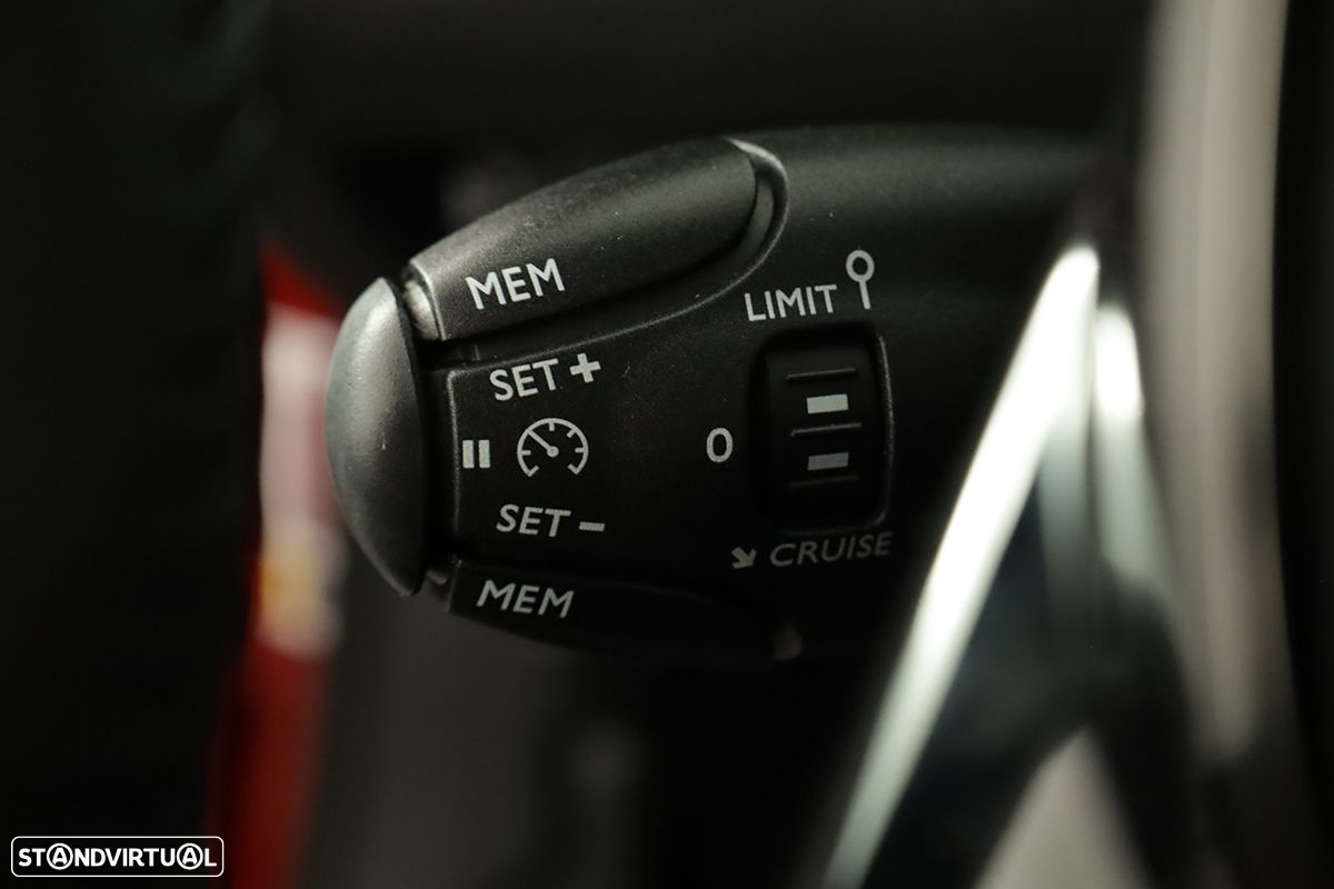 Peugeot 2008 1.2 PureTech Allure - 18