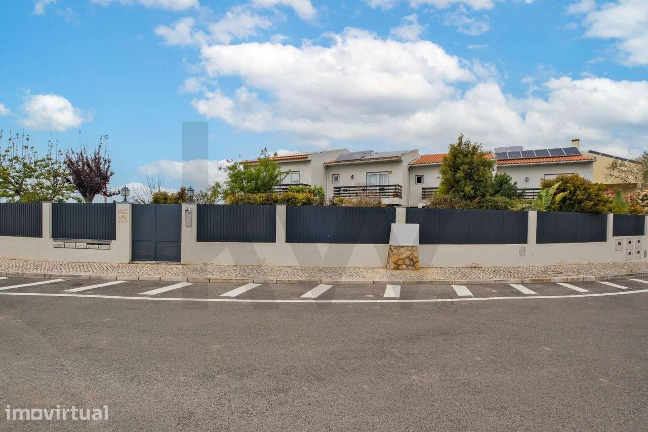 Moradia Geminada T4 com Garagem — Condomínio Privado em Alcabideche - Grande imagem: 2/52