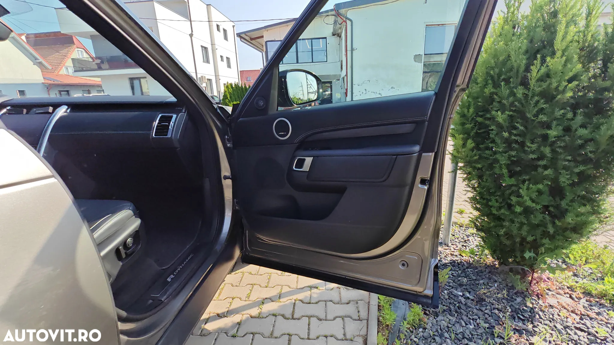 Land Rover Discovery 3.0D 300 MHEV R-Dynamic SE - 18