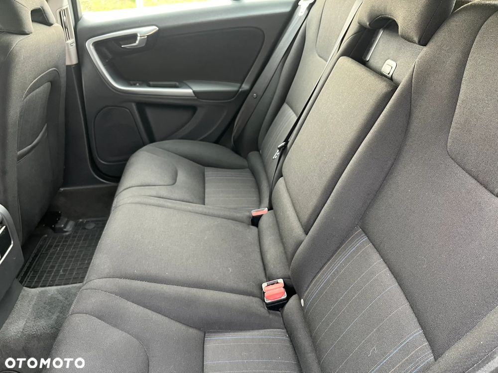 Volvo V60 D2 Kinetic - 13