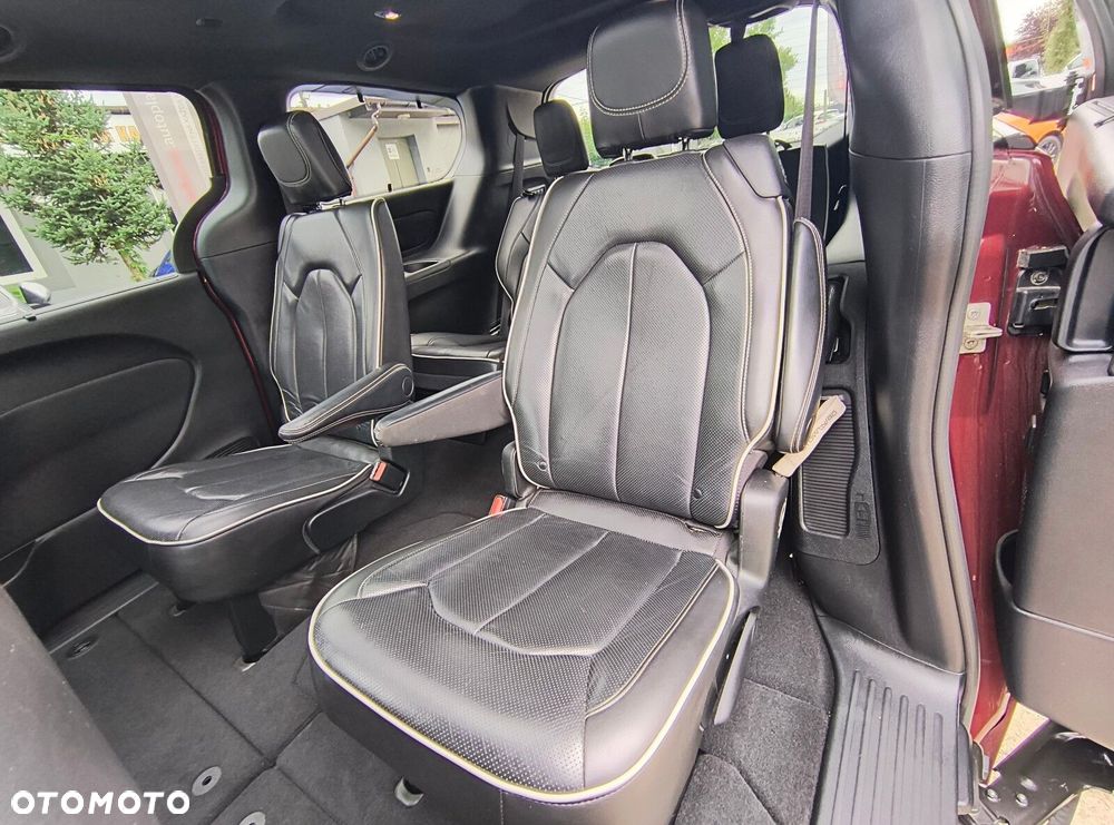 Chrysler Pacifica - 11