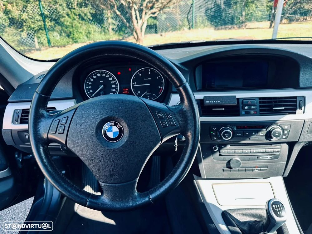 BMW 318 d Navigation - 12