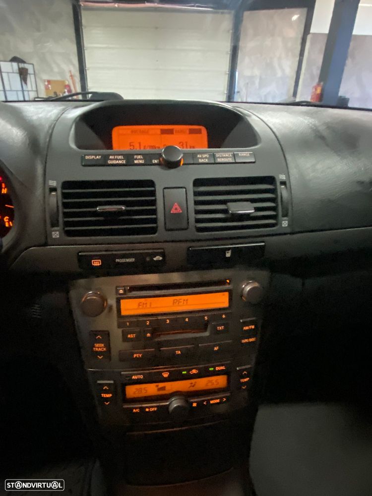 Toyota Avensis SW 2.2 D-4D - 15