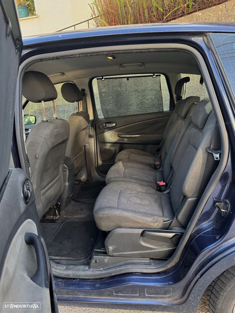 Ford S-Max - 16