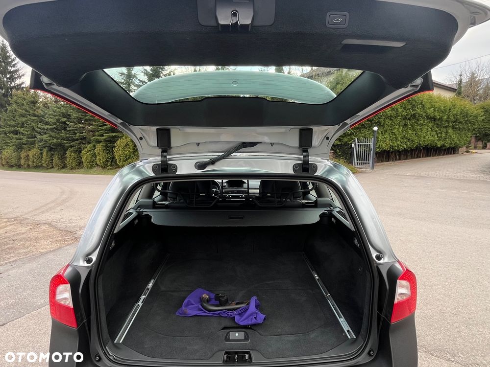 Volvo XC 70 D5 AWD Momentum - 11