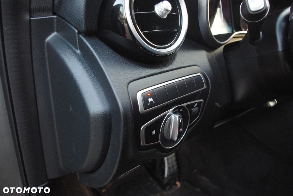 Mercedes-Benz Klasa C 300 d T 9G-TRONIC AMG Line - 17