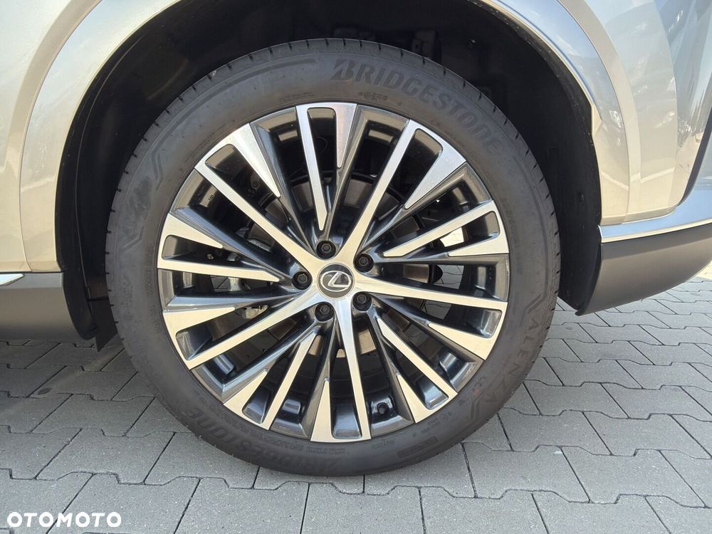 Lexus RX - 9