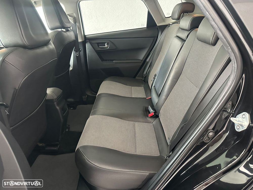 Toyota Auris 1.8 HSD Comfort +P.Sport+Navi - 32