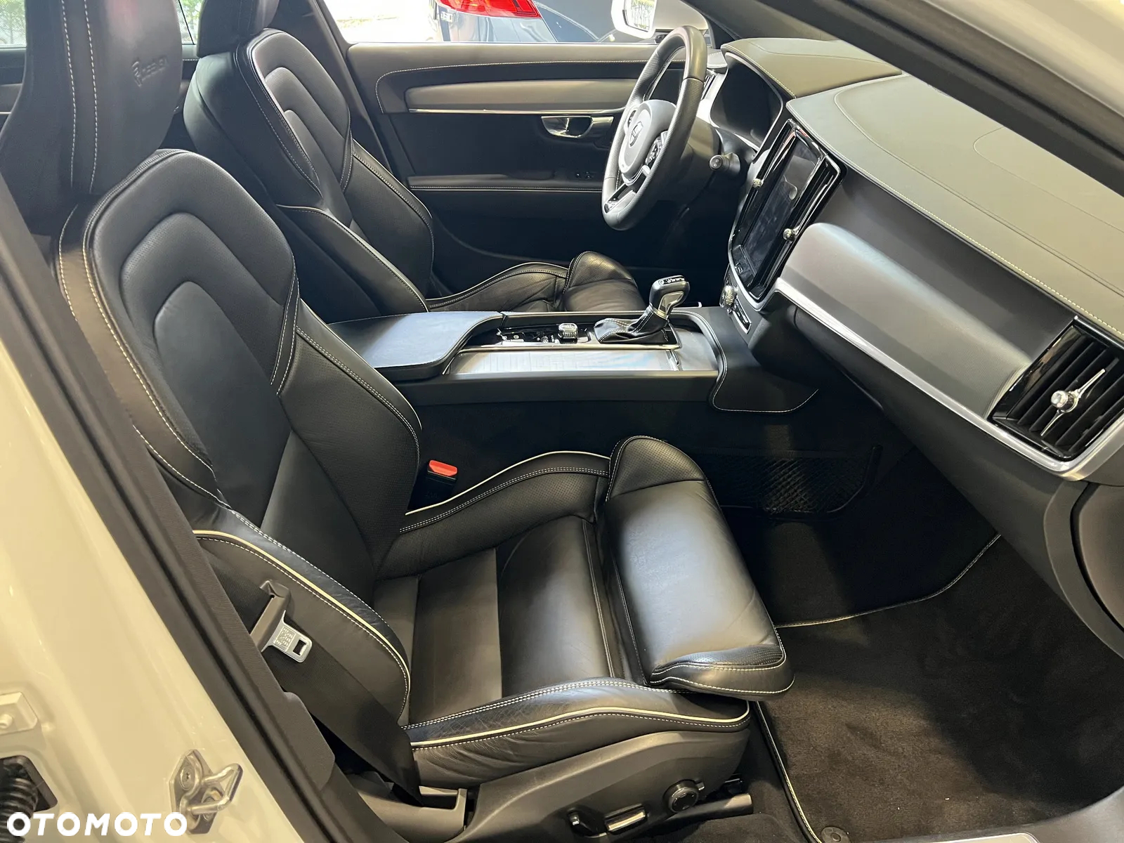 Volvo V90 D5 AWD R-Design - 11