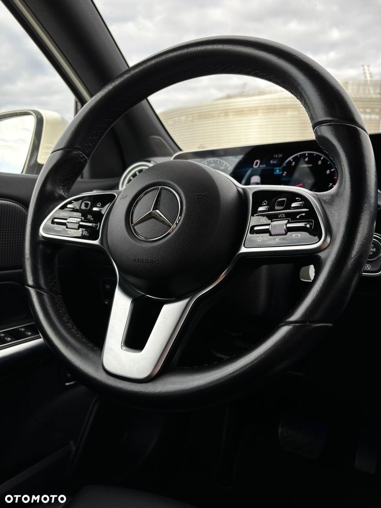 Mercedes-Benz GLA - 12