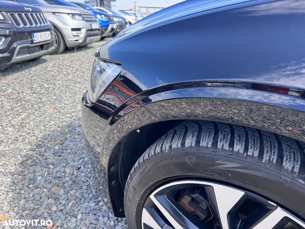 Volvo S60 B4 MHEV AT Plus Dark - 38