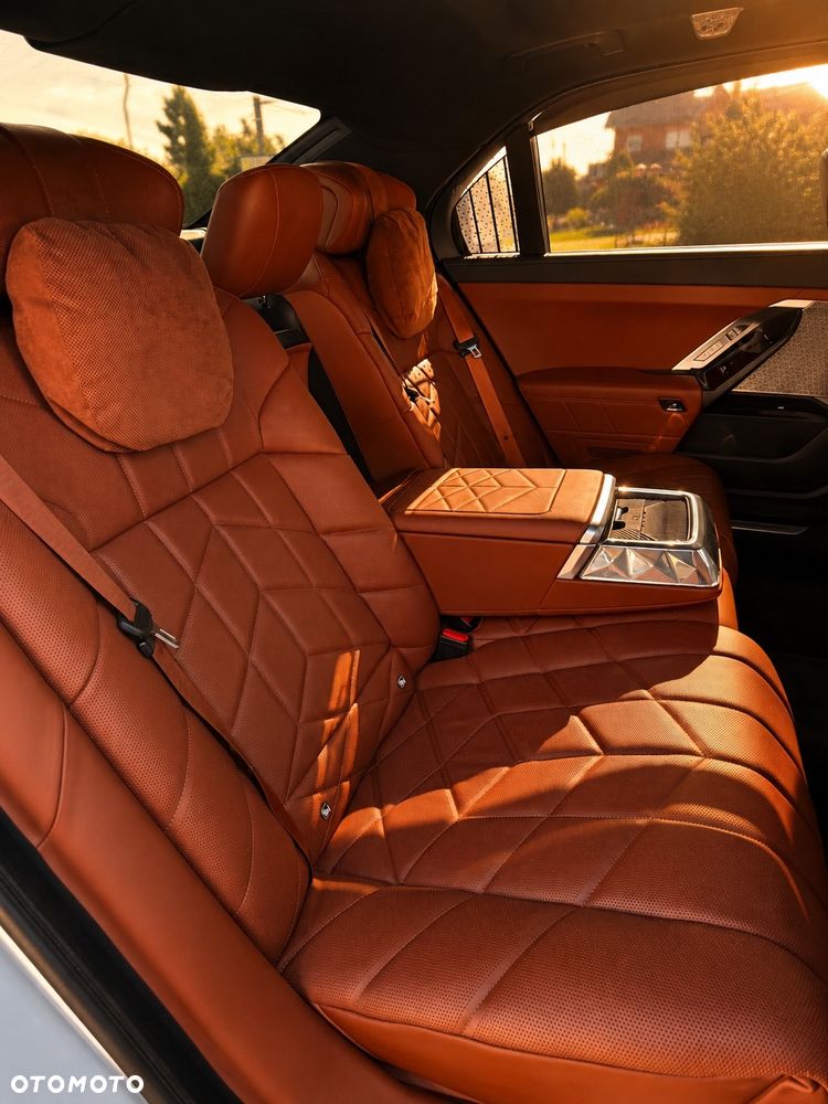 BMW Seria 7 M760e PHEV xDrive Individual Edition sport - 11
