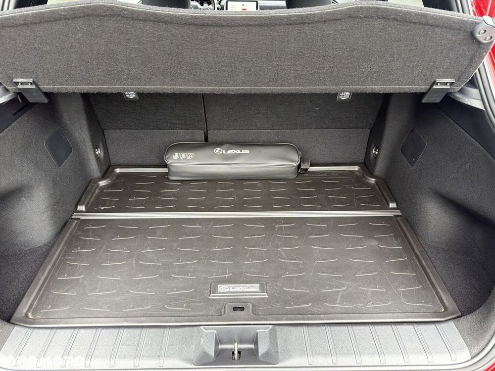 Lexus LBX 1.5 Hybrid Cool AWD - 22