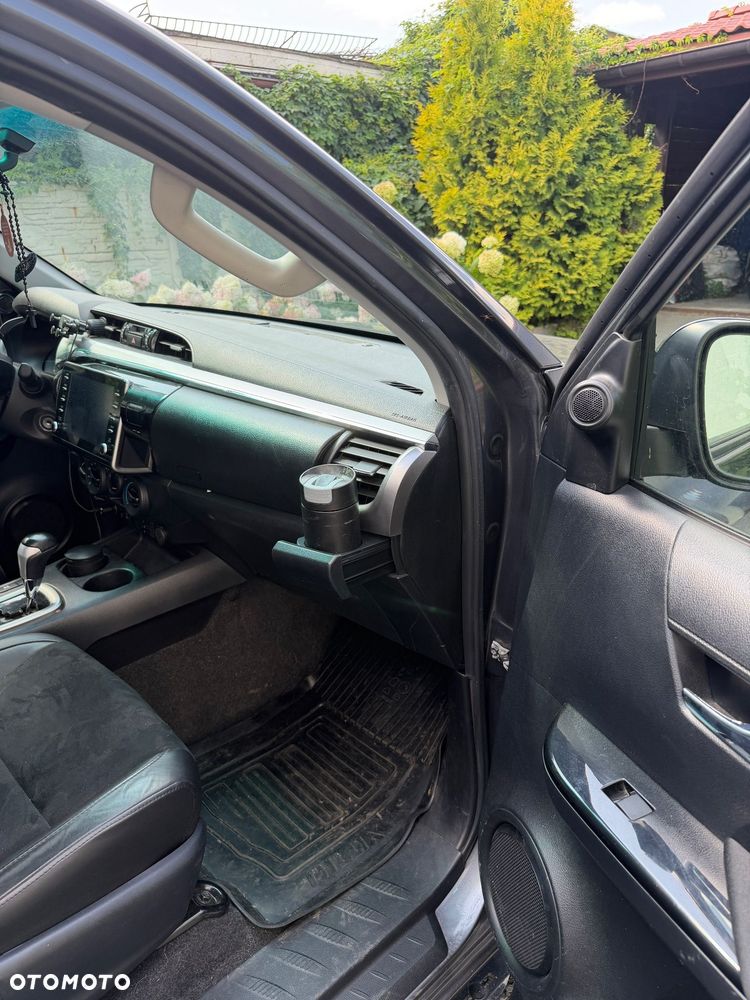 Toyota Hilux - 22