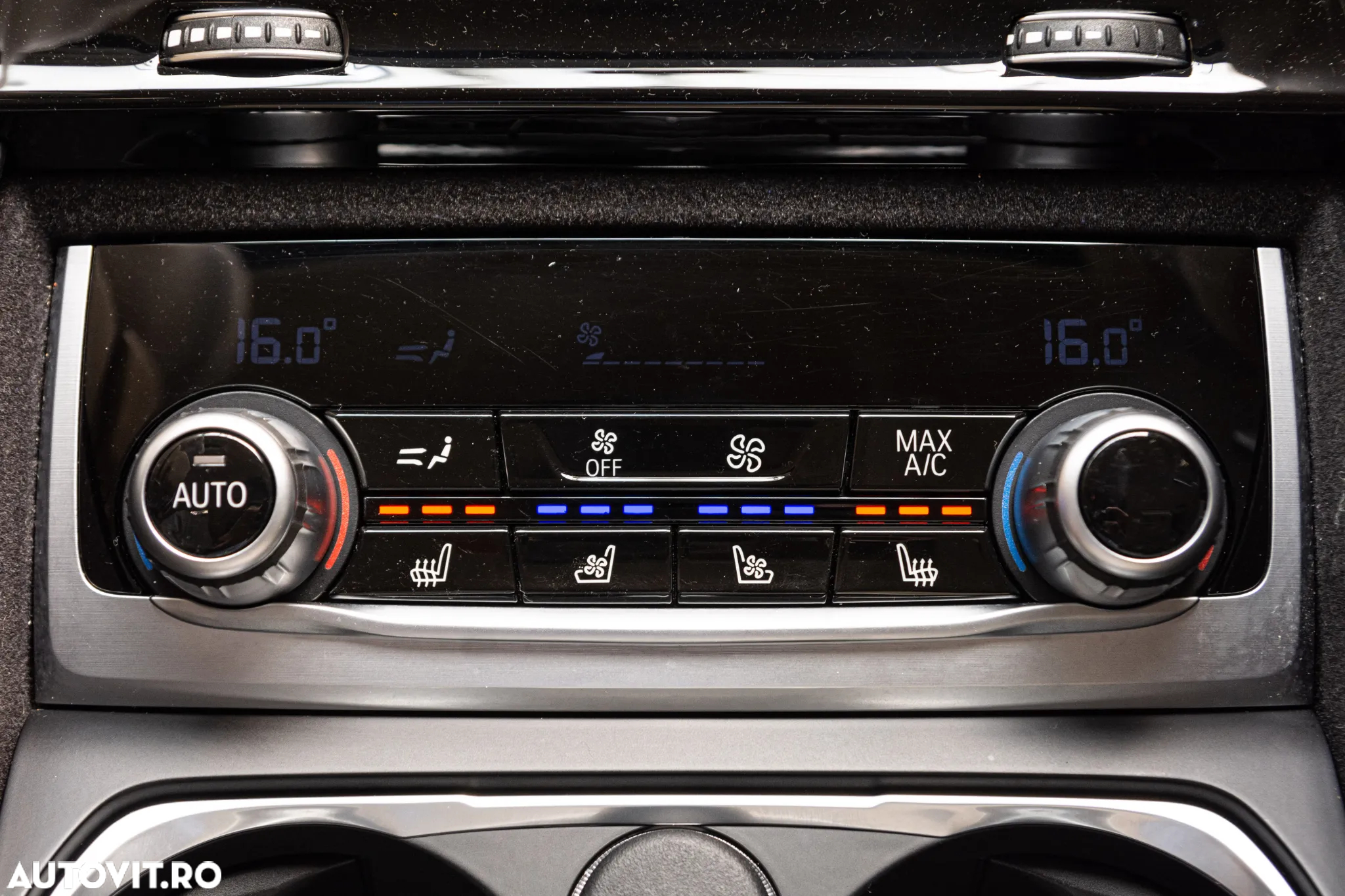 BMW Seria 7 730d xDrive MHEV - 32
