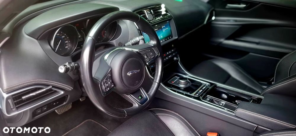 Jaguar XE 2.0 T R-Sport - 7