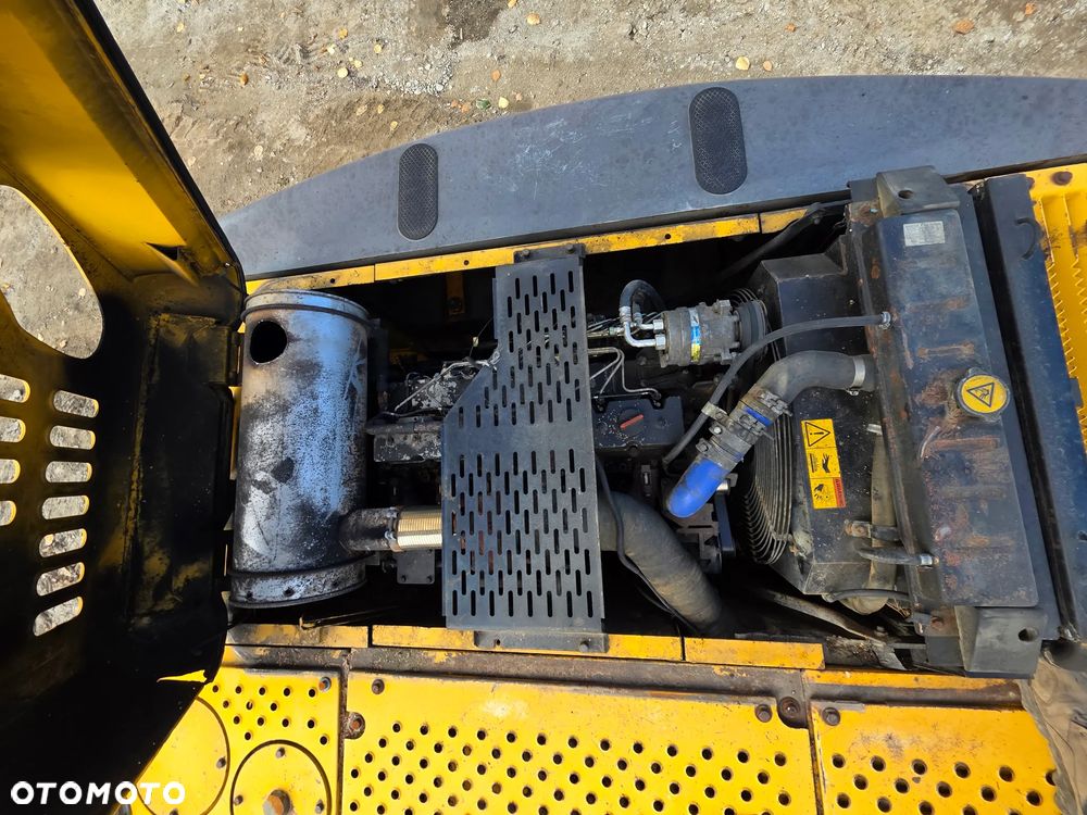Volvo EC240 LC - 10