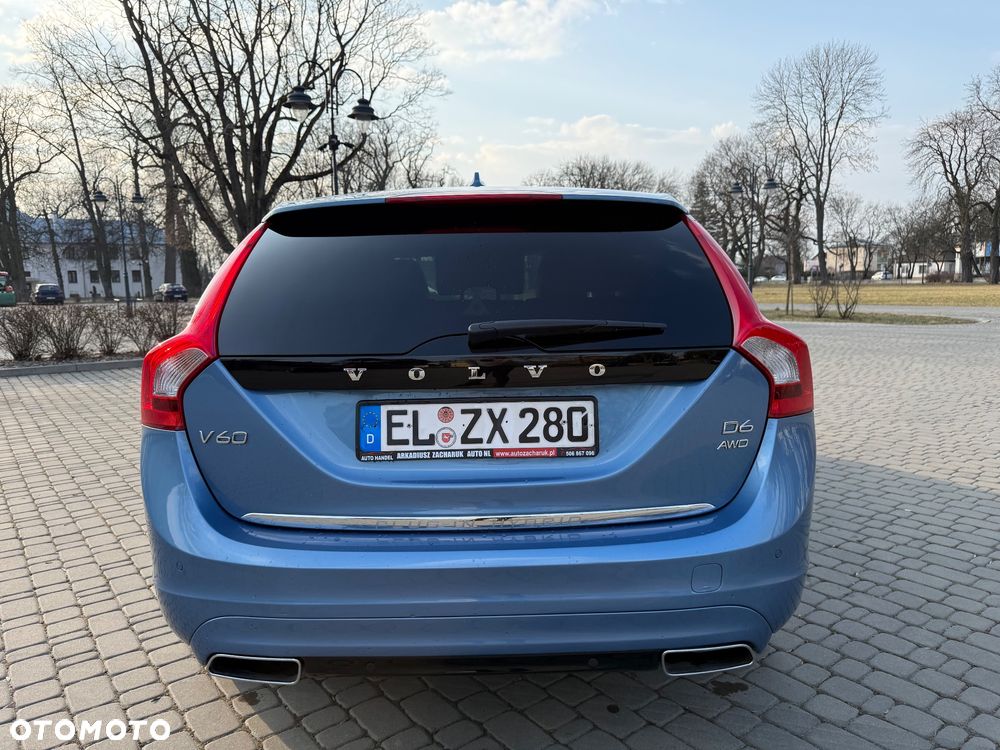 Volvo V60 D6 AWD Plug-in Hybrid Momentum - 14