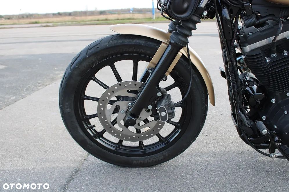 Harley-Davidson Sportster Iron 883 - 5