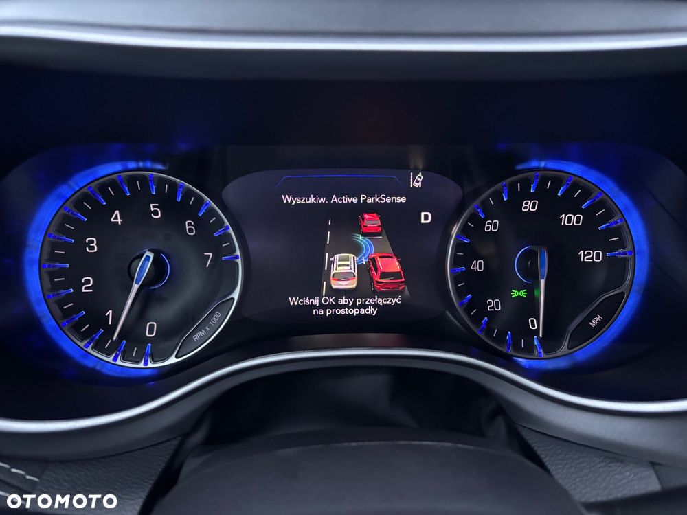 Chrysler Pacifica - 36