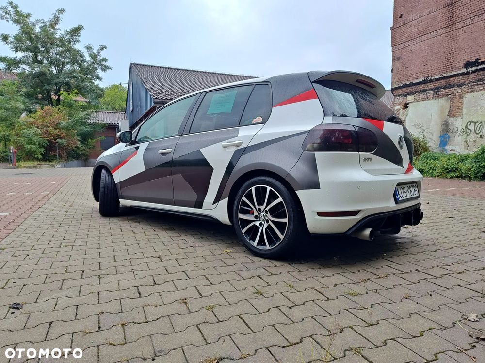 Volkswagen Golf VI 2.0 TSI GTI - 4