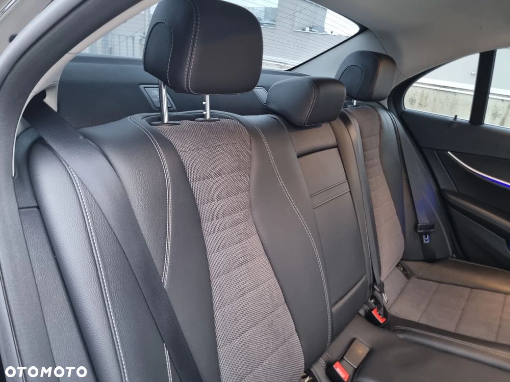 Mercedes-Benz Klasa E 220 d 9G-TRONIC - 19