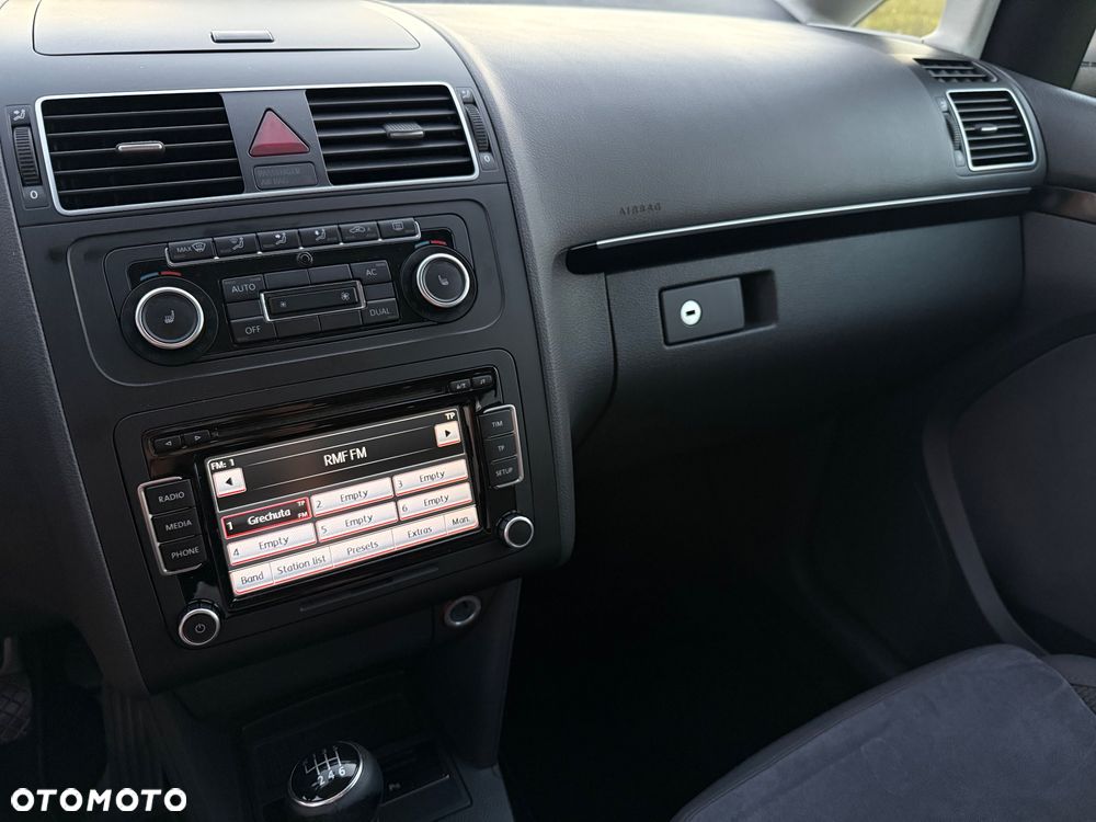 Volkswagen Touran 2.0 TDI DPF Highline - 13