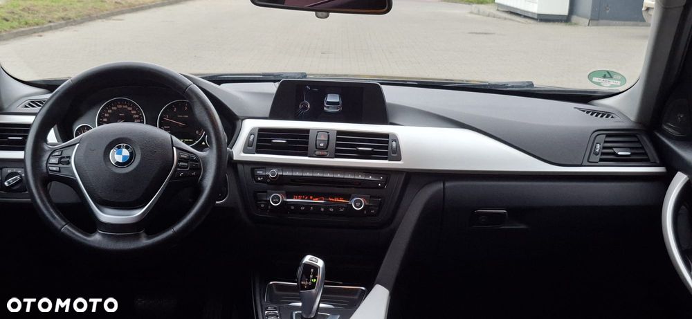 BMW Seria 3 318d - 13