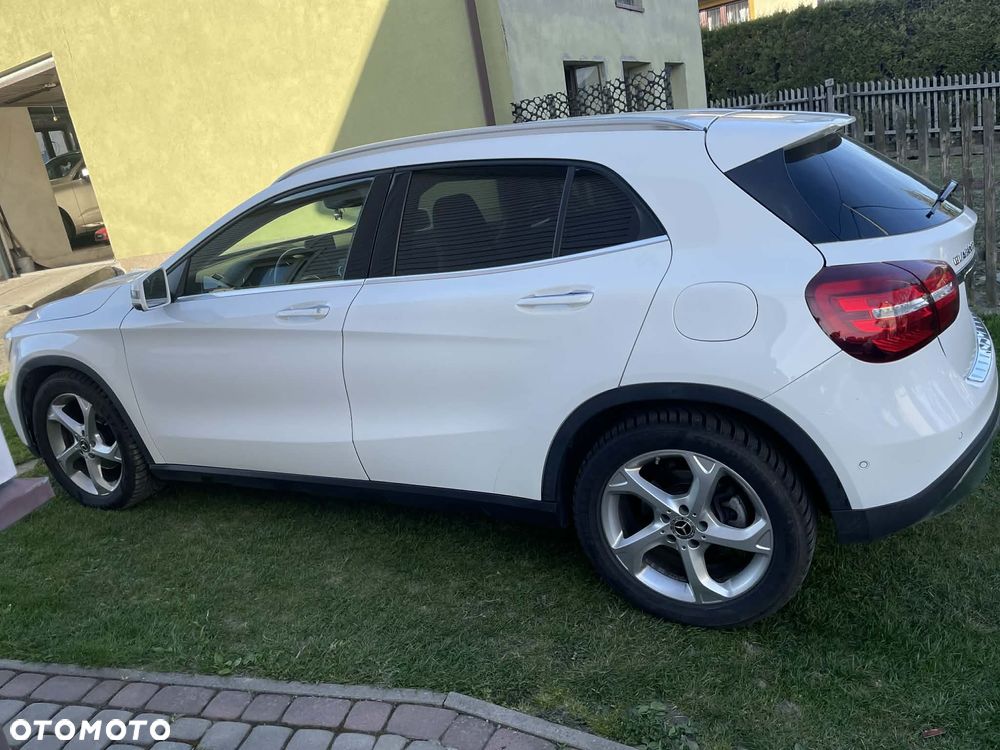 Mercedes-Benz GLA 200 d 4Matic 7G-DCT UrbanStyle Edition - 3
