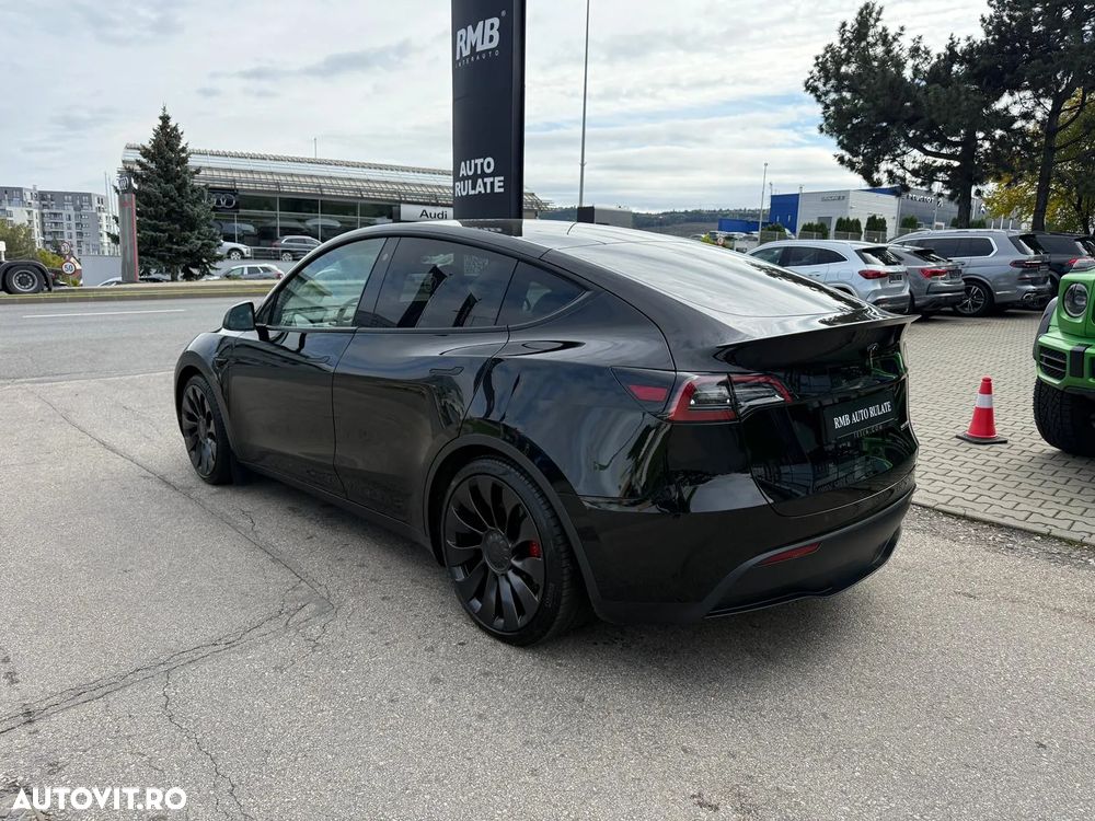 Tesla Model Y - 21