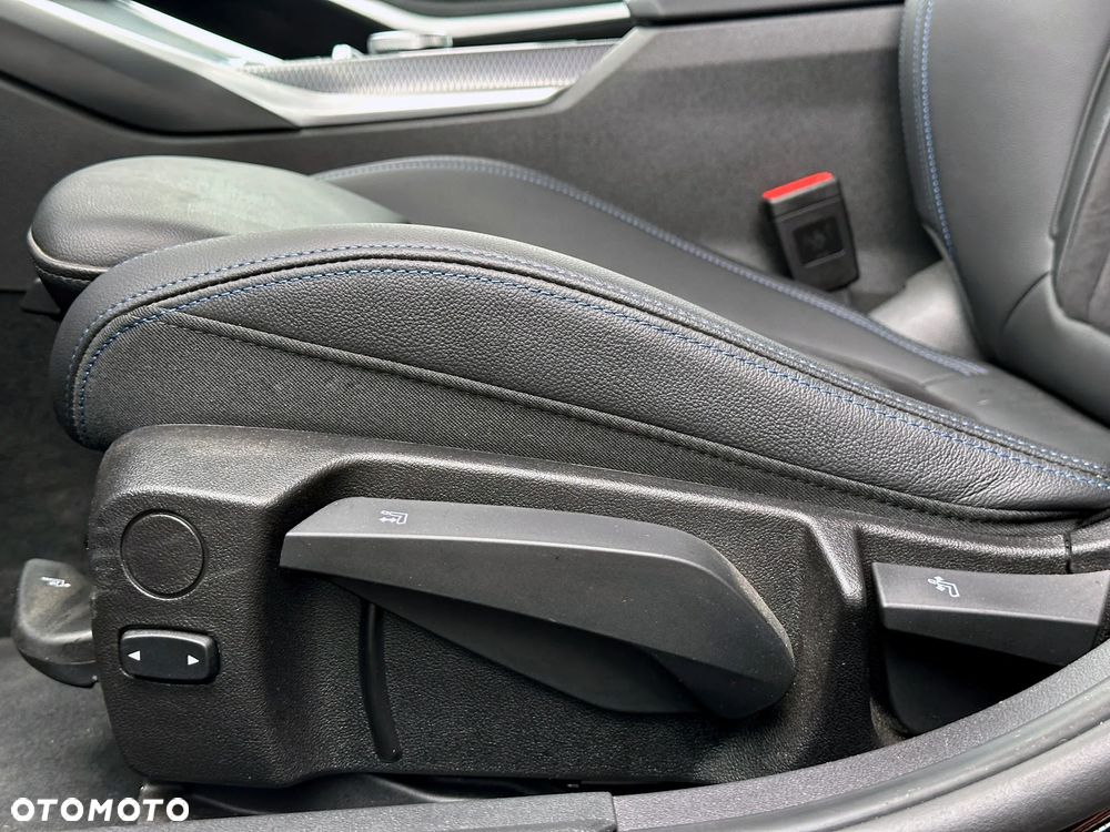 BMW Seria 3 318i M Sport - 16