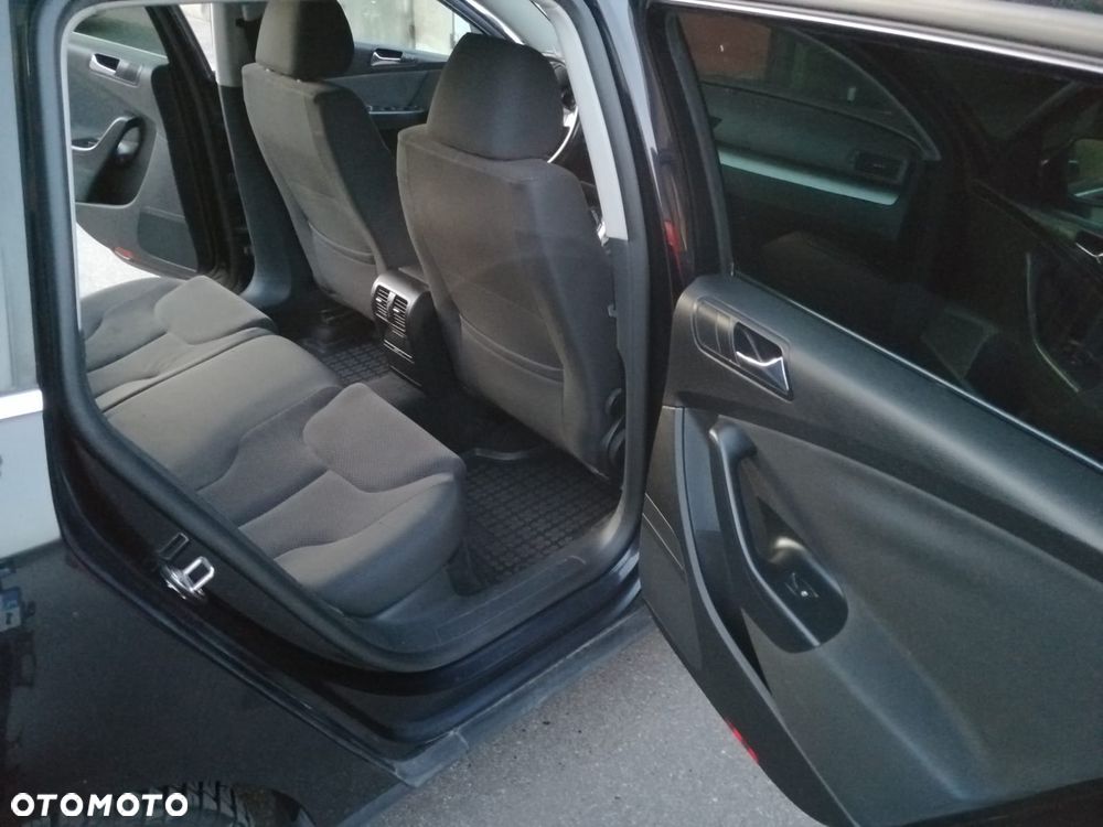 Volkswagen Passat 2.0 TDI Individual - 18