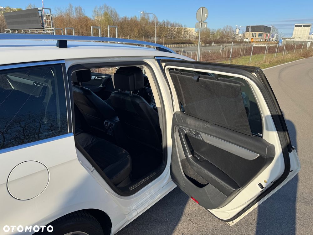 Volkswagen Passat 2.0 TDI Highline R-Style DSG - 25