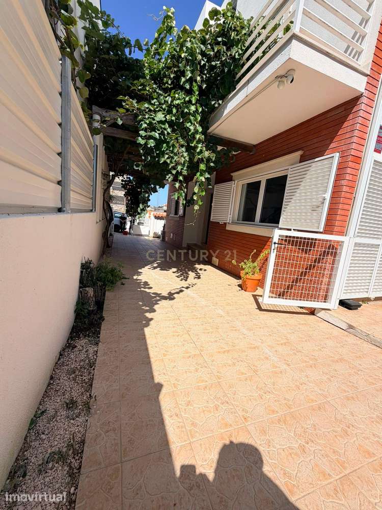 Moradia Renovada com 3 Quartos e estacionamento, São João da Talha em - Grande imagem: 4/38
