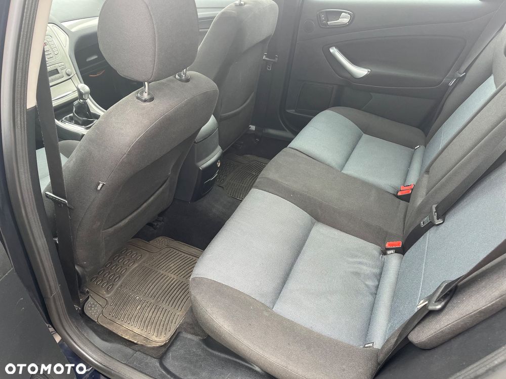 Ford Mondeo 1.8 TDCi Ambiente - 13