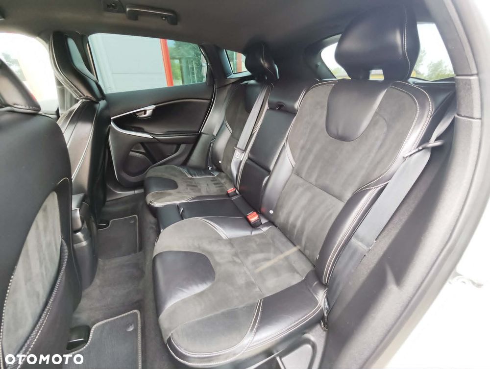 Volvo V40 D2 Drive-E R-Design Momentum - 27