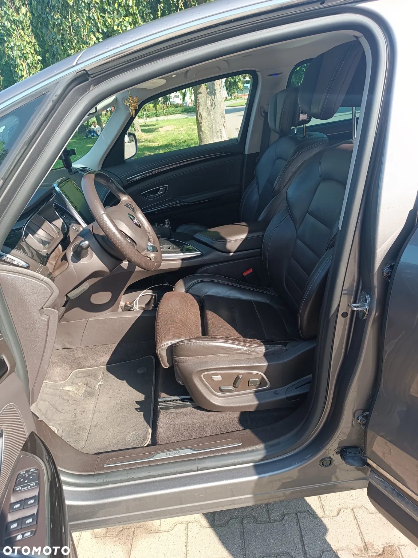 Renault Espace 1.6 dCi Energy Initiale Paris EDC - 12