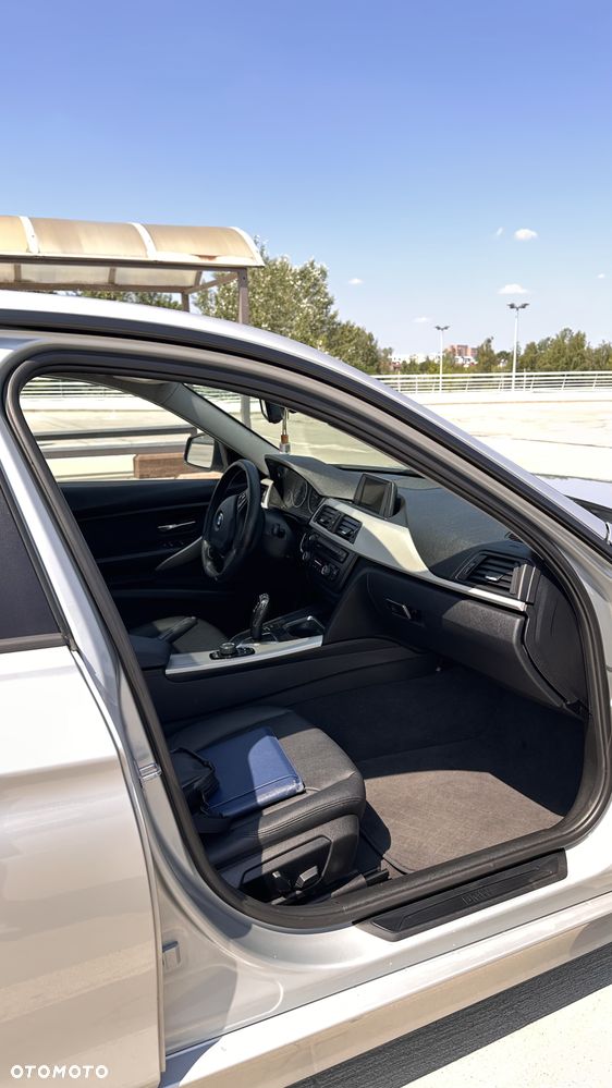 BMW Seria 3 320i - 19