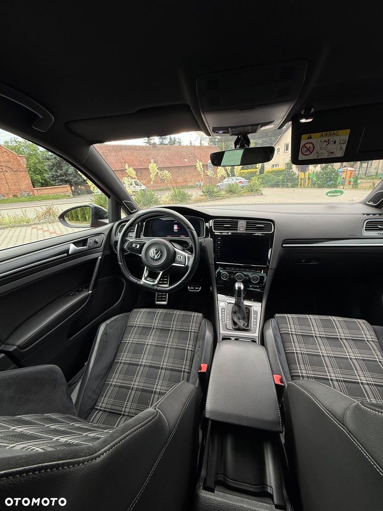 Volkswagen Golf - 10