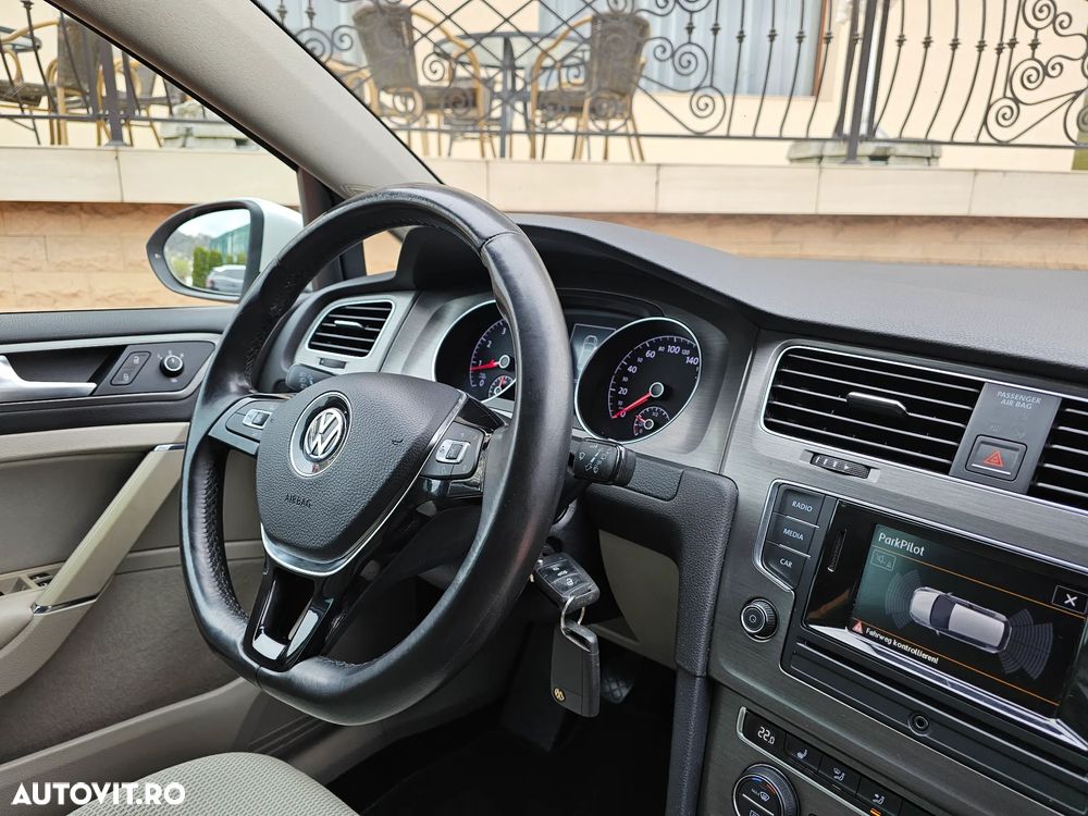 Volkswagen Golf - 15